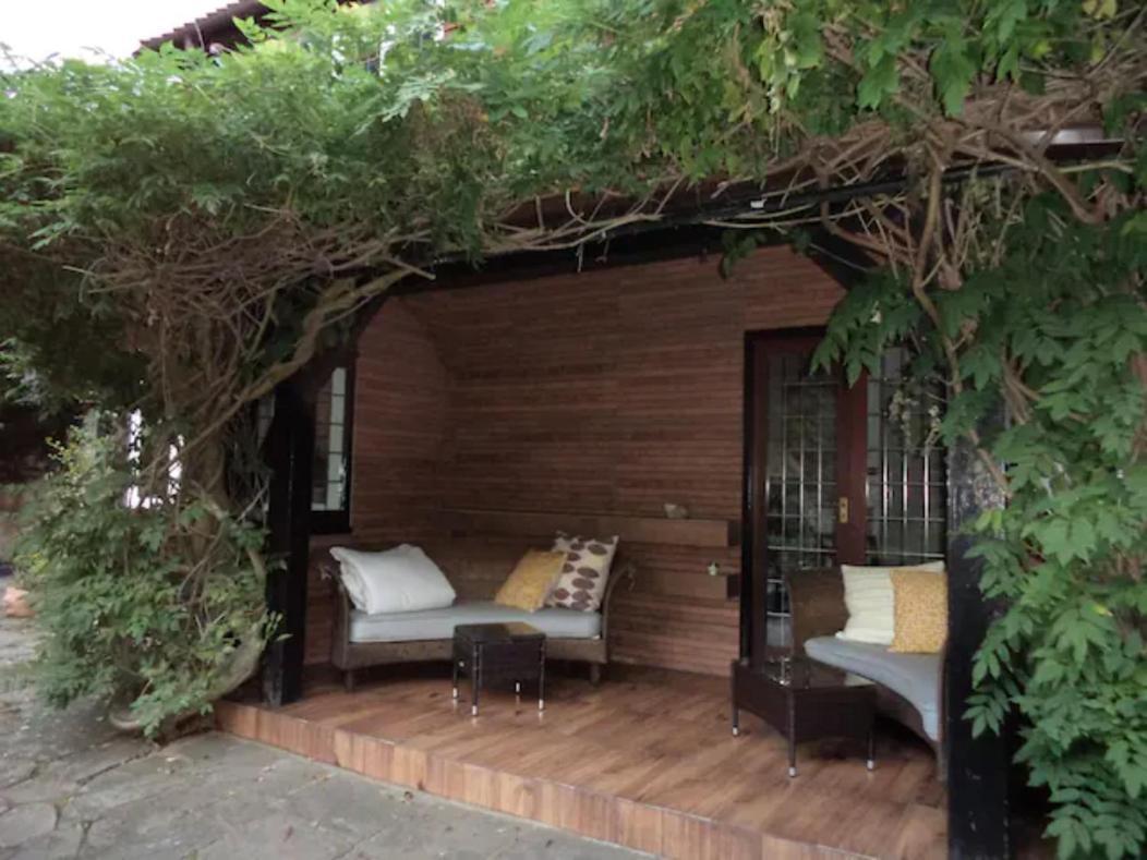 Coach House Villa Woking Exterior foto