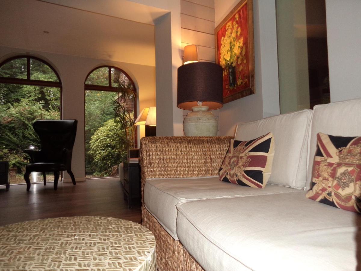 Coach House Villa Woking Exterior foto