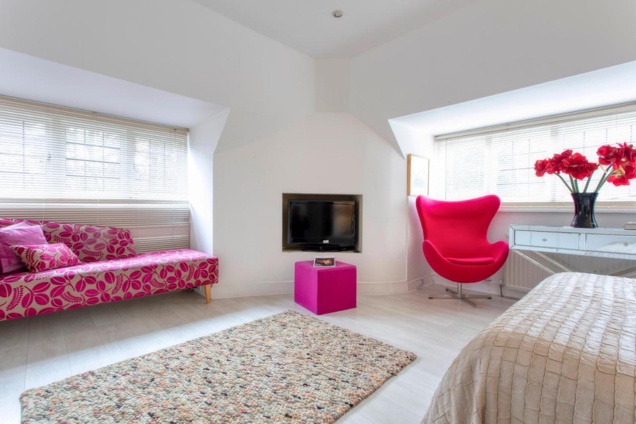 Coach House Villa Woking Exterior foto